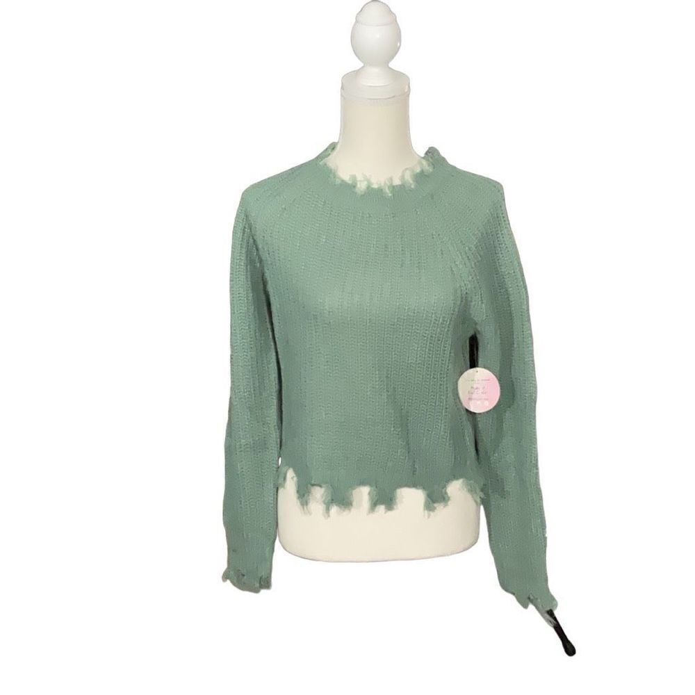 Full Circle Trends with Love Green Short Distressed Sweater LongโSleeve Sz Jr L